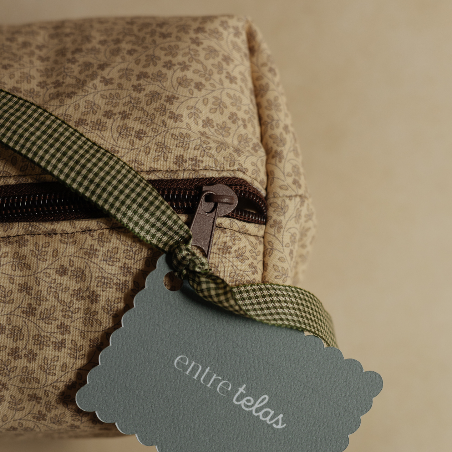Cosmetiquera Flores Beige
